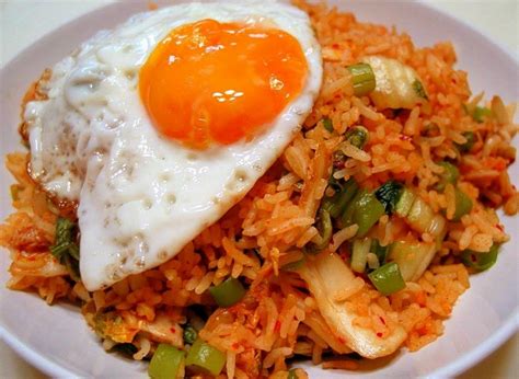 Sos gochujang juga boleh digunakan untuk pelbagai masakan korea yang lain. Resep Cara Membuat Nasi Goreng Mudah Dan Enak - Aneka ...