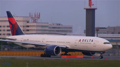 Boeing 777 200lr 777 232lr N704dk Delta Air Lines Dldal Taxiing