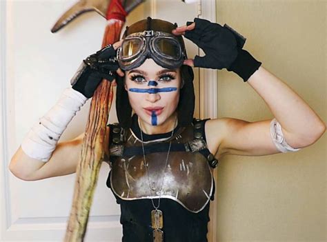 Tout ce que j'ai imaginé arrive, brutalement. Video Game Cosplay on Twitter: "This cosplay was made in a ...