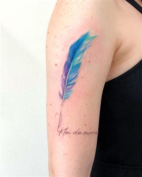 Tatuaje Pluma Y Frase Por Lcjunior Tattoo Tatuajes Para Mujeres