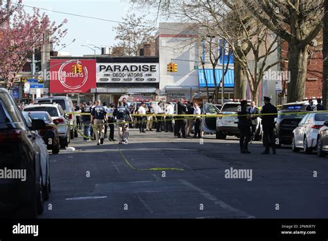 Jamaica Queens New York Usa April 13 2023 Police Shot A Knife Wielding Man After He