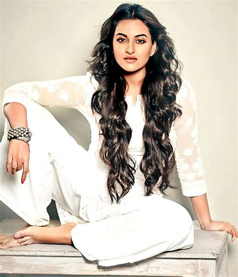 Sonakshi Sinha Wanted To Work In Lingaa To Share Screen With Rajinikanth