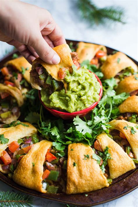 Why make it when you can fake it? Holiday Wreath Taco Ring (V) | Food with Feeling