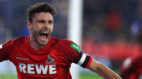 Köln kontert, am ende über wolf auf der rechten seite, der nach innen flankt. Schalke - Köln 1:1: Jonas Hector schockt dank Ausgleich in ...