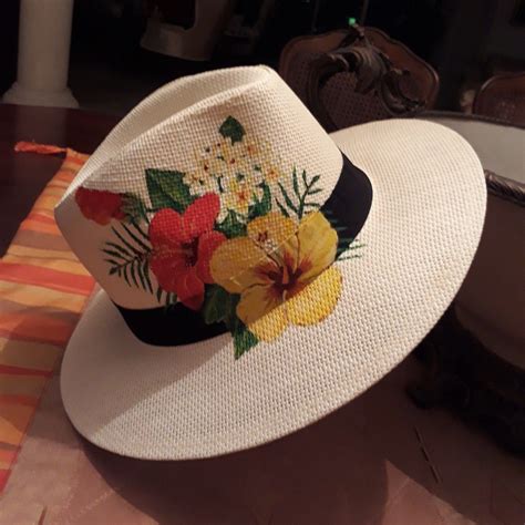 De Mi Coleccion De Flores Pintado A Mano Painted Hats Crochet Hats
