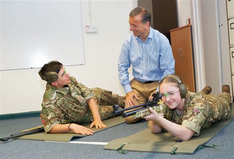 Alun Cairns Mp Visits Cardiff And Vale Colleges Combined Cadet Force