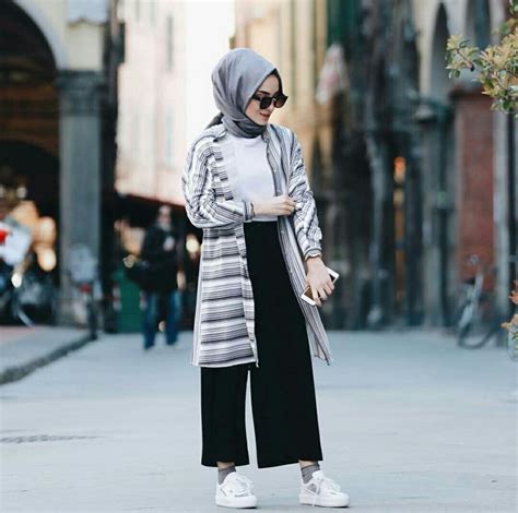 Besok kalo bingung milih no 1 atau no 2 , mending pilih. 25+ bästa Casual hijab outfit idéerna på Pinterest ...