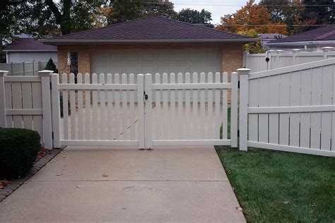 Find fence contruction & repairs in west chicago, il using the local store shopping guide. Vinyl Fence Chicago, PVC Fencing Company | Pvc fence ...