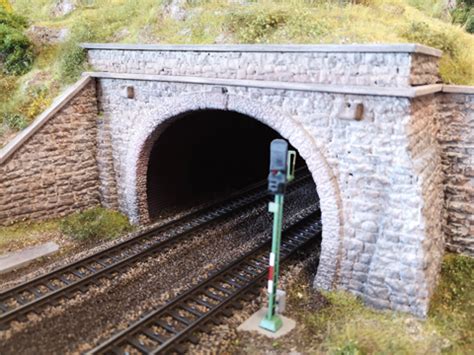 Faller dorfkirche mit kirchhof beleuchtet spur n d0108. Spur N Tunnelbau / Modellbahn Gebaude Tunnel Brucken Der ...