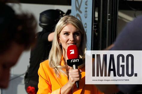 Lisa Hofmann Ger Pro7 Ran Reporter Speaks Into Microphone Fia Formula E World Championship