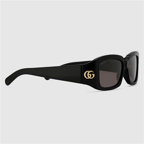 แว่นตากันแดด specialized fit rectangular sunglasses inฉีดขึ้นรูปสีดำ gucci® th