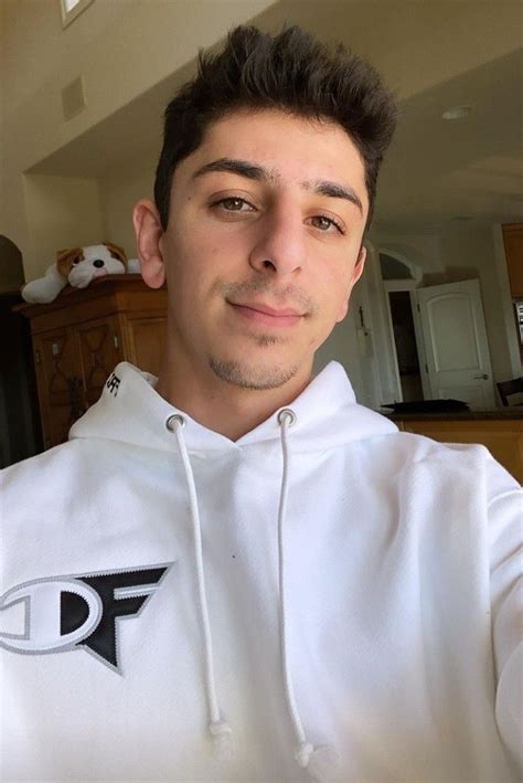 Pin By Faze Rug On Faze Rugme Youtube Stars Famous People Chef Jackets