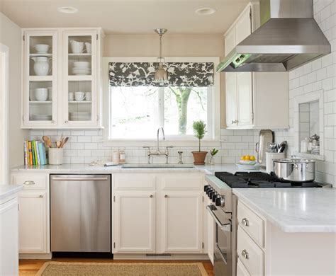 Summer is an outdoor season, and we all spend time in our gardens, backyards, courtyards and other outdoor spaces. Window Treatments For Kitchen Ideas - HomesFeed