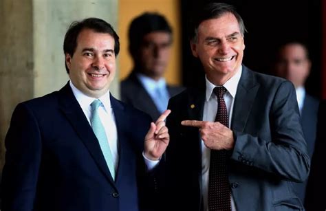 Seja Feliz Tudo Acaba Um Dia Rindo Bolsonaro “se Despede” De Rodrigo
