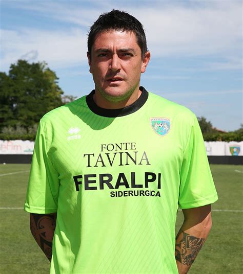 Nel 2009 fusione tra l'associazione calcio salò, fondata nel 1985, e l'associazione calcio feralpi lonato, fondata nel 1963. Maglie FeralpiSalò 2016-2017, novità la divisa da trasferta
