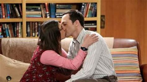 Mach Dir Einen Namen Adoptieren Noch Einmal Sheldon Cooper Kisses Amy