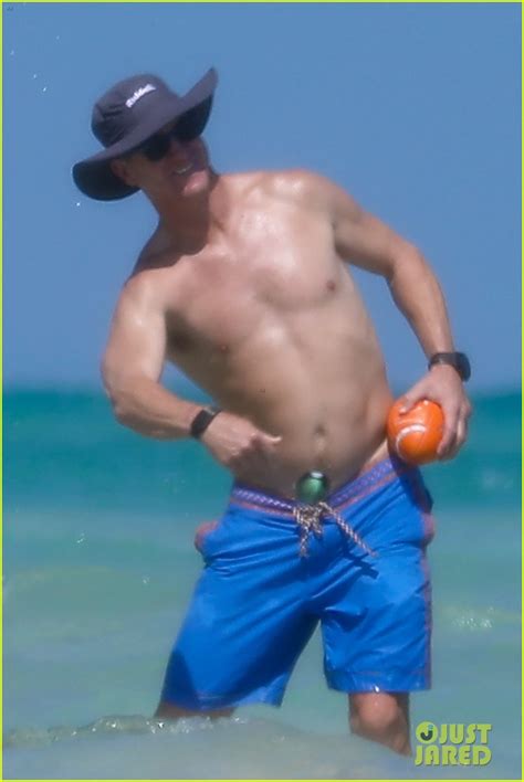 peyton manning flaunts ripped abs while shirtless at the beach photos photo 4492989 bikini
