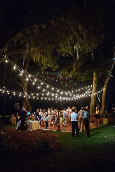 From wedding receptions to summer barbecues, guests always enjoy an open dance space. Wedding Ideas: Original & Spectacular | Bodas y Weddings