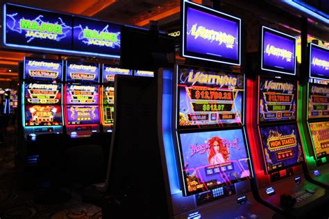 Lightning link slots originally included the option to play four different games, but now it features six game options. Players struck by Blue Chip's new 'Lightning Link' slot ...