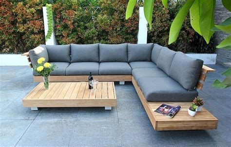 Cool DIY Outdoor Couch Ideas To Enjoy Your Relax Moment Outside The House With Images Diy