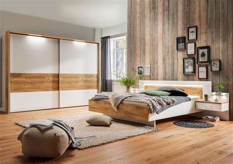Schlafzimmer im Holz-Look | Haus deko, Möbel, Zimmer
