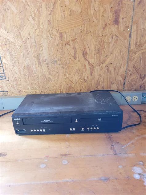 Lot 66 Sanyo VCR DVD Player Combo Model FWDV225F 4 Head VHS Tested