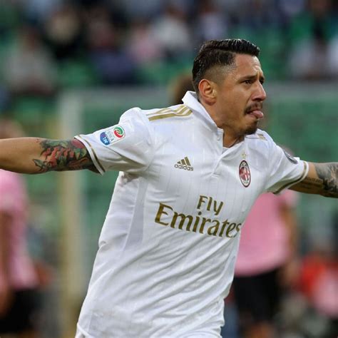 Gianluca Lapadula's late winner earns AC Milan all three points at