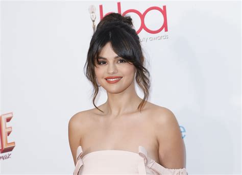 Watch Selena Gomezs Self Care Routine On Instagram Popsugar Fitness