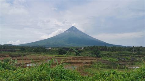 The Majestic Mayon Volcano In Albay I Leave And Live