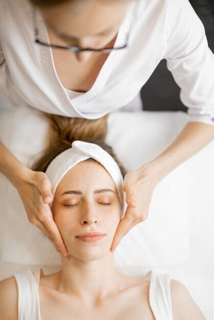 Premium Photo Beautician Makes A Face Massage For A Woman
