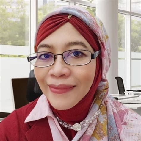 Erna Herlina Manager Finance And Hr Pt Pln Persero Upt Bekasi