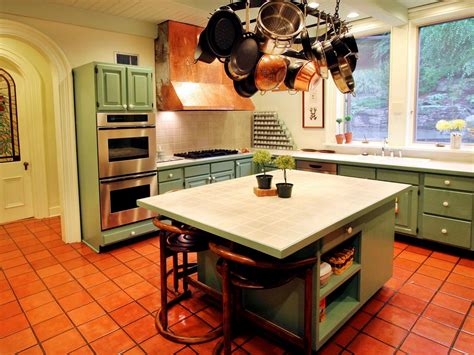Kitchen layout & design tips to think about when designing your kitchen. Kitchen Layout Templates: 6 Different Designs | HGTV