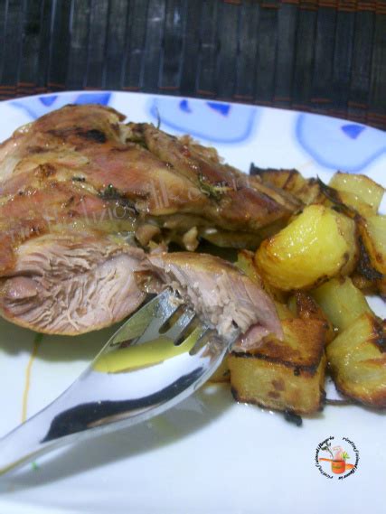 Ingredienti petto di tacchino una sola fetta 800gr macinato di tacchino 500gr il grana padano 3 cucchiai pangrattato 3 cucchiai prezzemolo il succo di mezzo. Sovracoscia di tacchino al forno - ricettesfiziosedirosaria