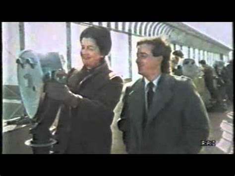 A lontano atua no mercado de transporte de cargas. Lucio Dalla - Lontano da dove - YouTube