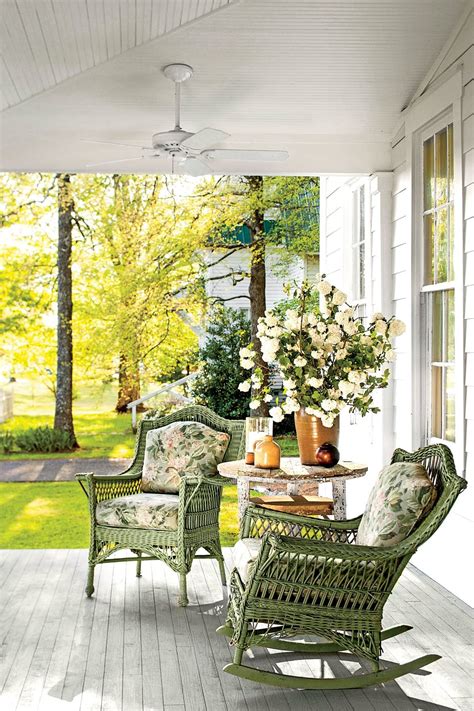 front porch with green rocking chairs decorando porches vida al aire libre y porches