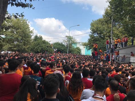 Our Fans Have Gathered In Front Of The Airport Rgalatasaray