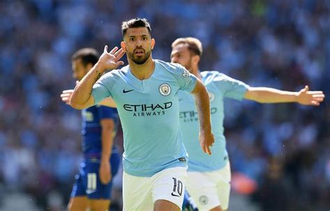 Agüero came off the bench to score twice on sunday against everton. Sergio Agüero anota su gol 200 con el Manchester City