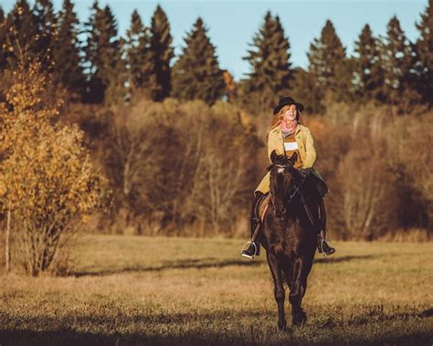Meisje Rijdt Op Een Paard Gratis Foto