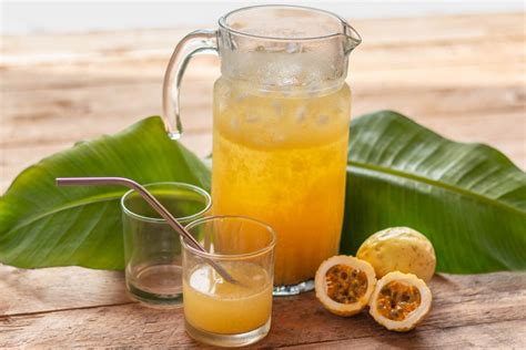 Passion fruit is a small, round fruit with a hard purple casing and a delicious, sweet, and tangy yellow pulp with edible seeds. How to make fresh passion fruit juice (easy recipe) - Wale&Me