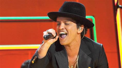 Watch Bruno Mars Throw Epic Dance Party On Snl Rolling Stone