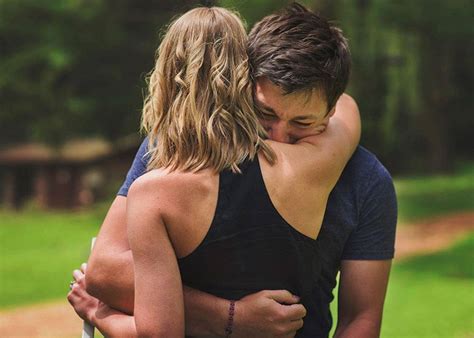 Wife Surprises Her Husband With Pregnancy News During Photoshoot