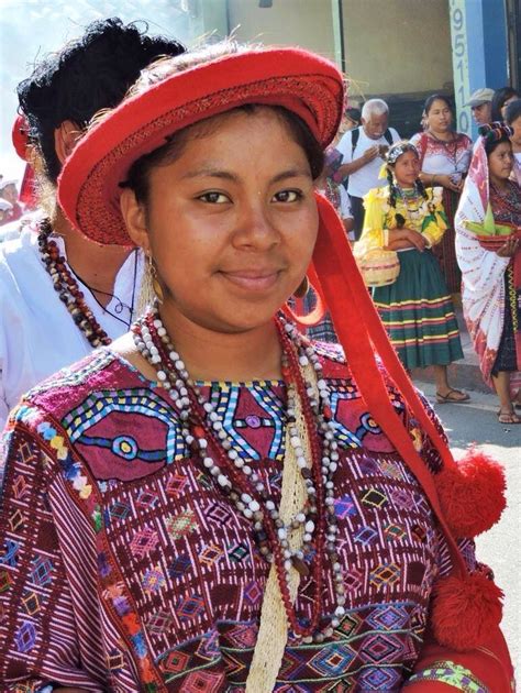Guatemala Mujer indígena de Cuilco Huehuetenango Guatemalan textiles Fashion Guatemala