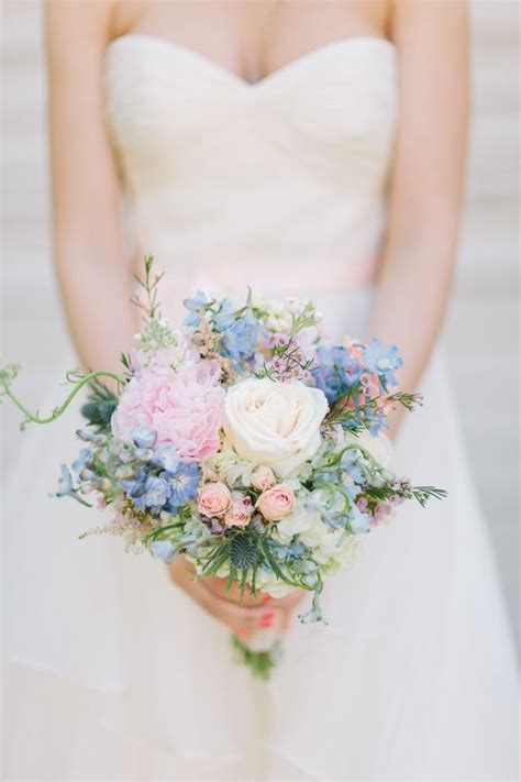 Recreate this hart bouquet by painting tropical leaves to give your arrangement a truly unique pop of color. 100 Pretty Posy Small Wedding Bouquets - Page 4 - Hi Miss Puff
