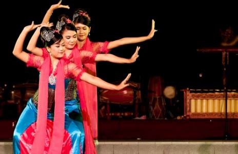 Gerakan dalam kesenian ini termasuk kedalam tarian atraktif dimana gerakannya sangat dinamis. Nama Nama Tarian Daerah di Indonesia Beserta Gambarnya ...