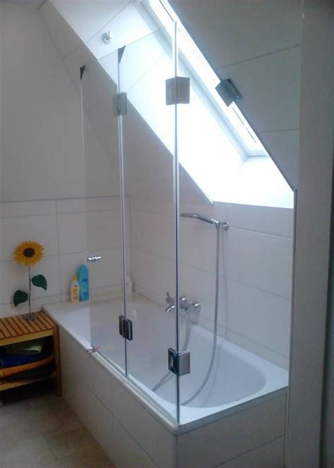 Es gibt duschabtrennungen aus glas oder kunststoff. Duschwand Dachschräge | Duschwand, Dusche, Badewanne mit ...