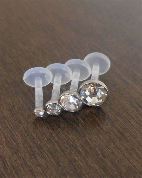 Formation of scar depends upon many factors like using gauge, an infection. 33 Medusa Piercings and Complete Caring Guide (2020 ...