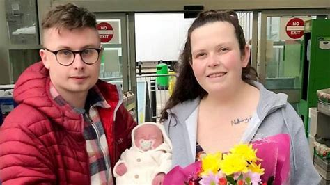 Woman Who Didnt Know She Was Pregnant Gives Birth Outside Asda