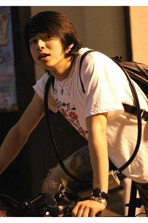 스무 살이 되었지만 성에 관해선 너무도 순수한 대호. 익스트림무비 - 조정석...지금도 존잘이지만 20대 리즈 시절...