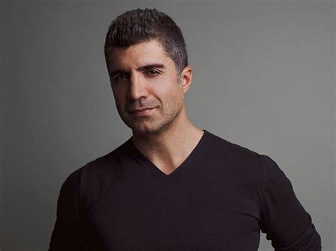 Sanatçı, 1977 yılında ailesiyle birlikte aydın'a yerleşti. Özcan Deniz Drama List, Height, Age, Family, Net Worth