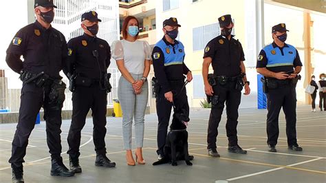 La Policía Local De Santa Cruz De Tenerife Presenta A “furia” Una Perra De Cuatro Meses Para La